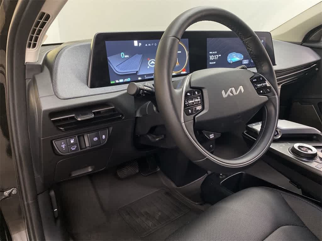 Thumbnail: 2023 Kia EV6 - 2