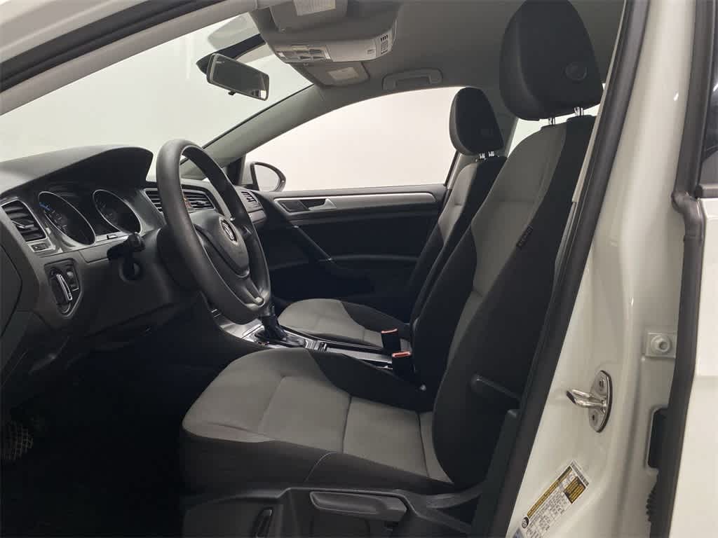 Thumbnail: 2016 Volkswagen e-Golf - 14