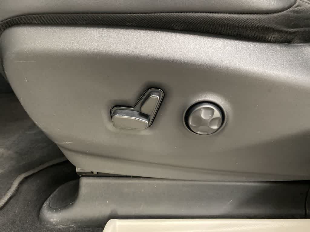 Thumbnail: 2023 Chrysler Pacifica - 13