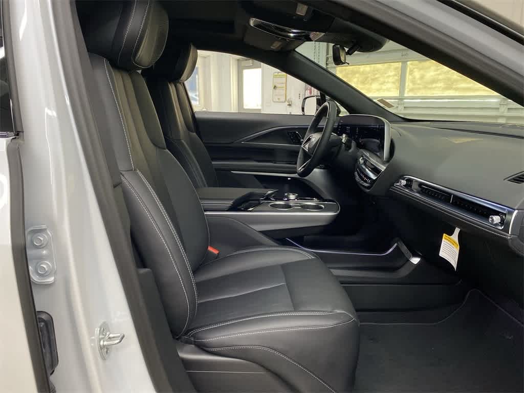 Thumbnail: 2025 Cadillac Lyriq - 19