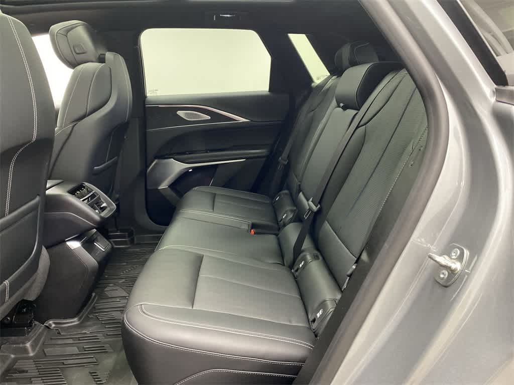 Thumbnail: 2024 Cadillac Lyriq - 18