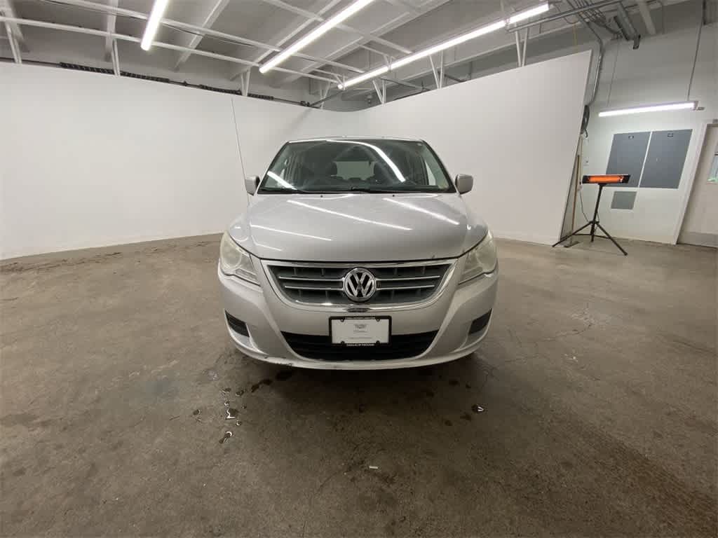 Thumbnail: 2010 Volkswagen Routan - 9