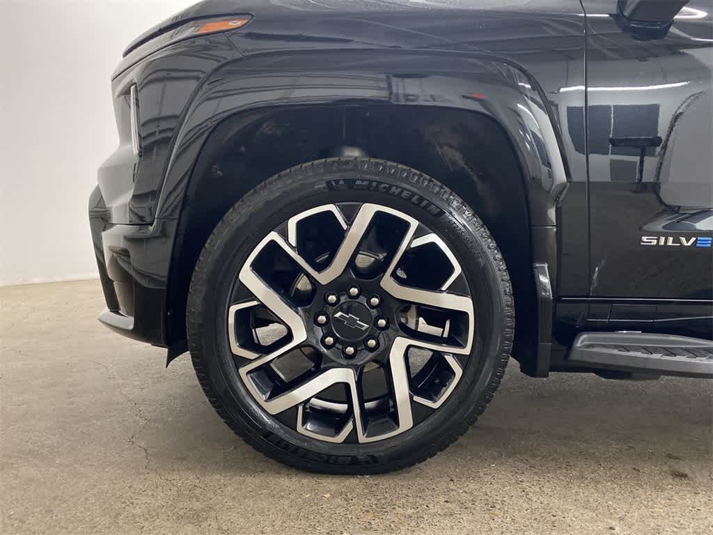 Thumbnail: 2024 Chevrolet Silverado EV - 12