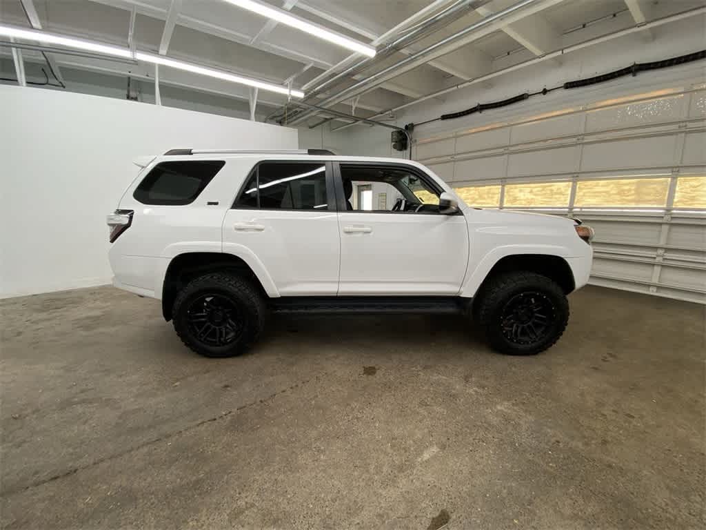 Thumbnail: 2019 Toyota 4Runner - 7