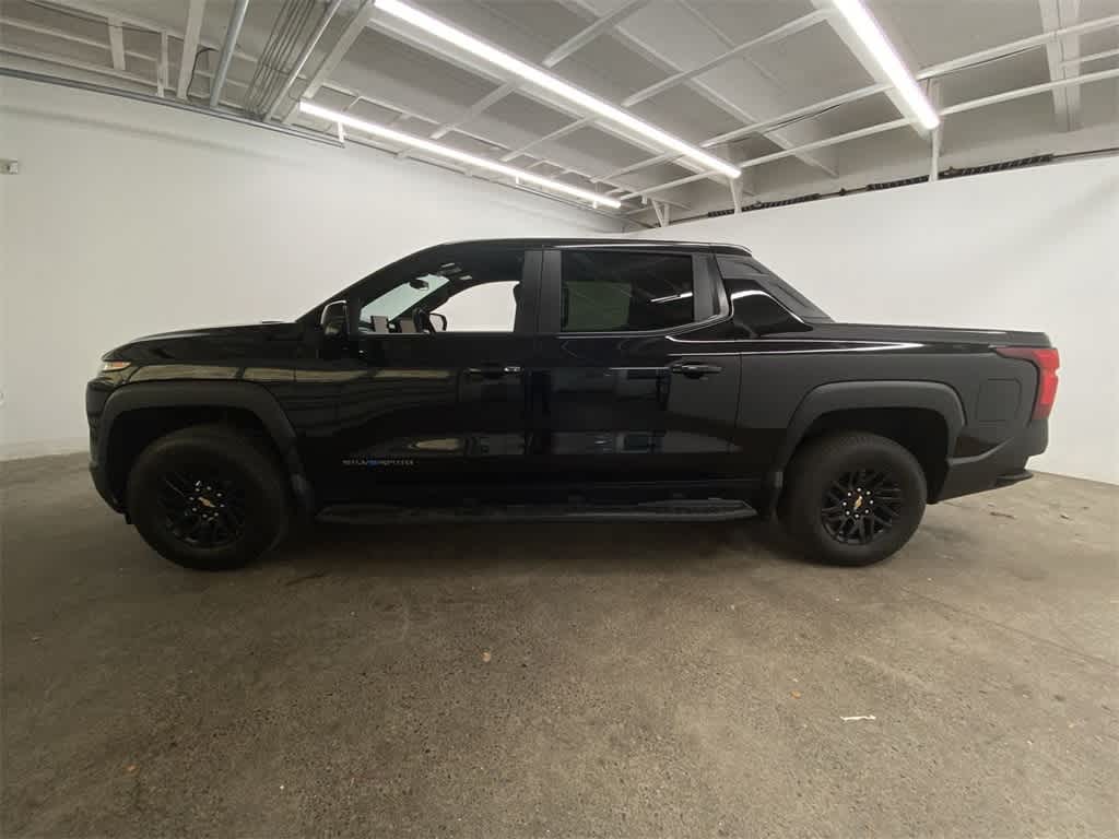 Thumbnail: 2024 Chevrolet Silverado EV - 3