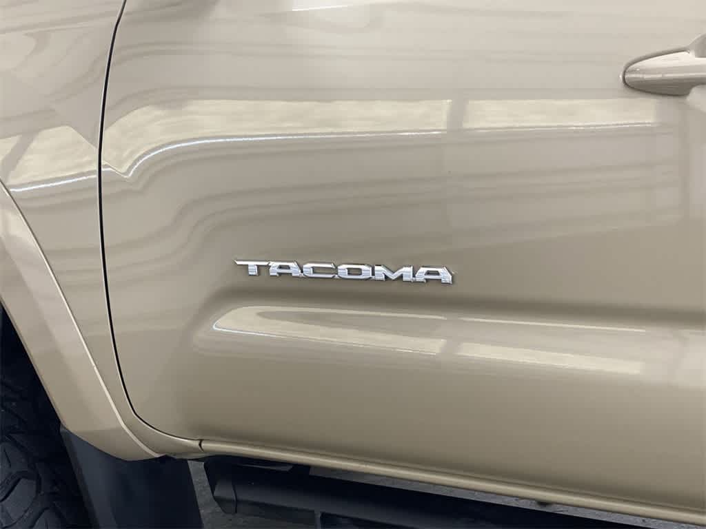 Thumbnail: 2020 Toyota Tacoma - 10