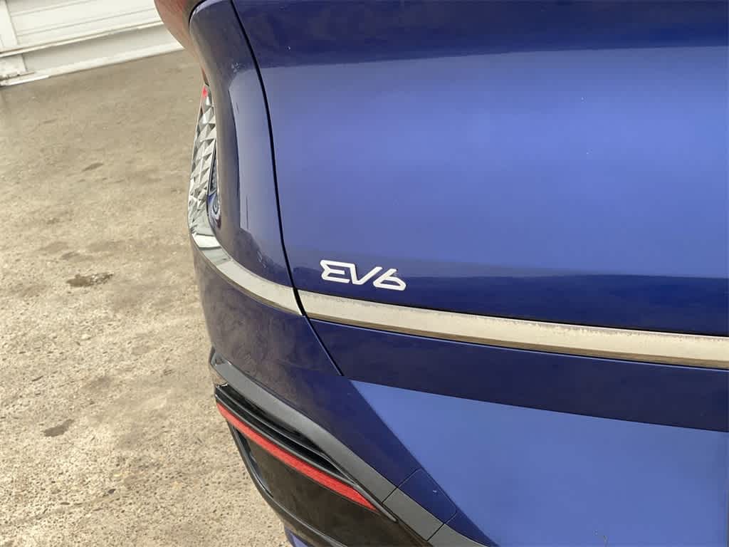 Thumbnail: 2022 Kia EV6 - 10