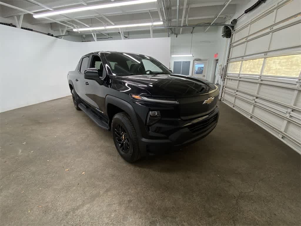Thumbnail: 2024 Chevrolet Silverado EV - 8