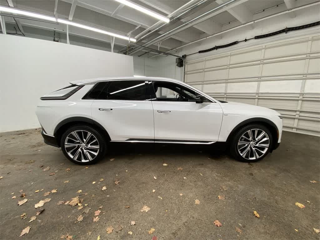 Thumbnail: 2024 Cadillac Lyriq - 7