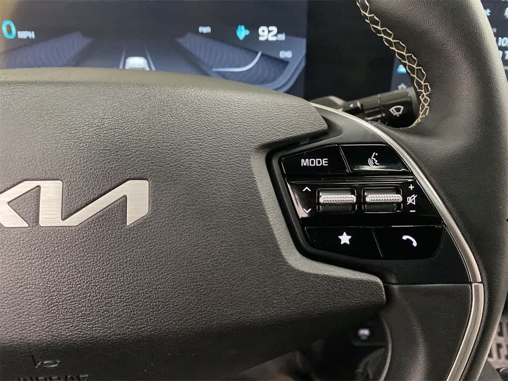 Thumbnail: 2022 Kia EV6 - 23