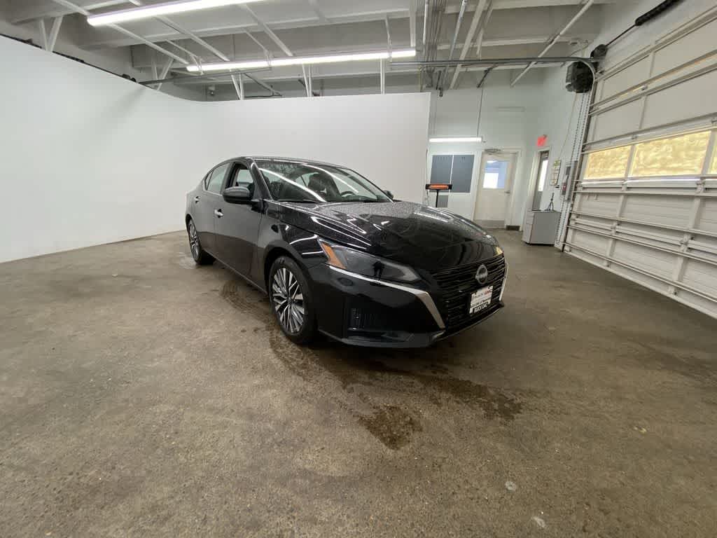 Thumbnail: 2025 Nissan Altima - 8