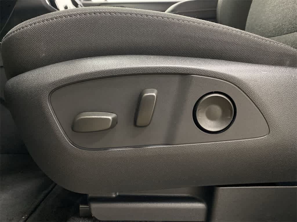 Thumbnail: 2025 GMC Acadia - 16