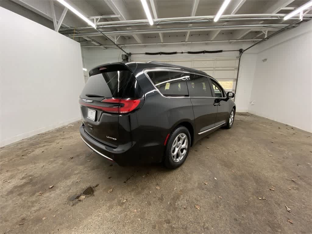 Thumbnail: 2023 Chrysler Pacifica - 6