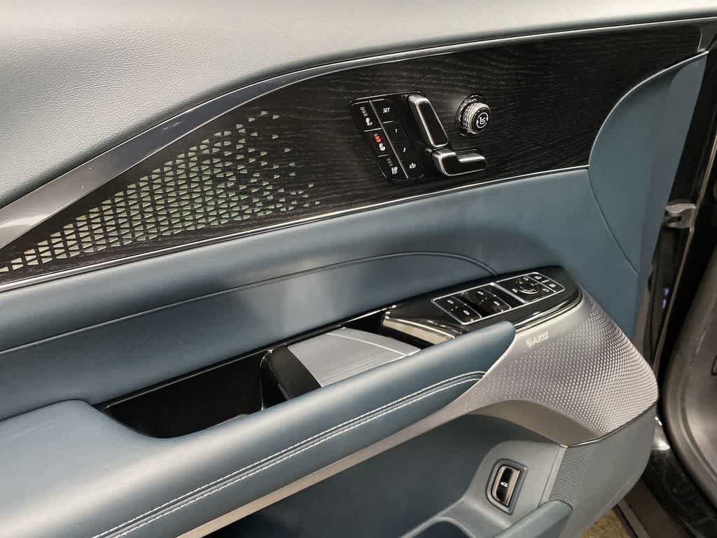 Thumbnail: 2024 Cadillac Lyriq - 15