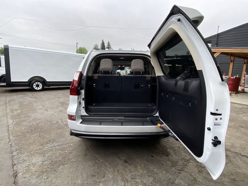 Thumbnail: 2020 Lexus GX - 29