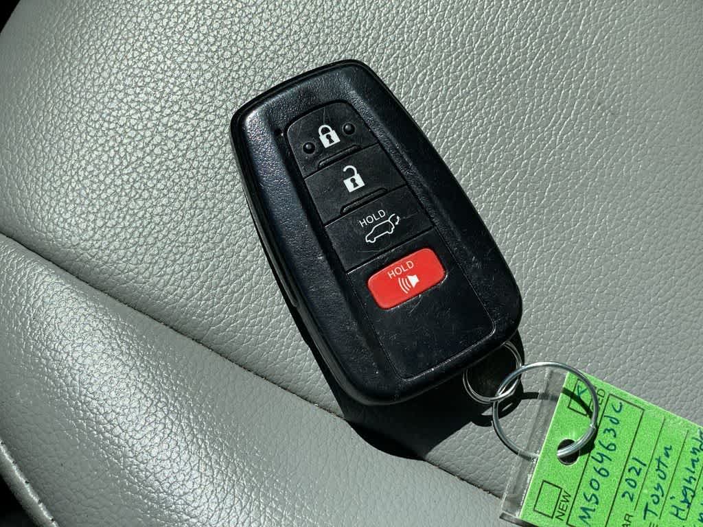 Thumbnail: 2021 Toyota Highlander - 30