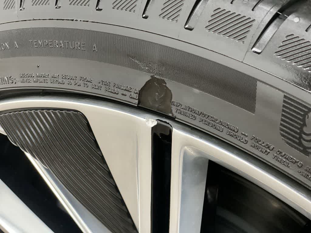 Thumbnail: 2024 Cadillac Lyriq - 30