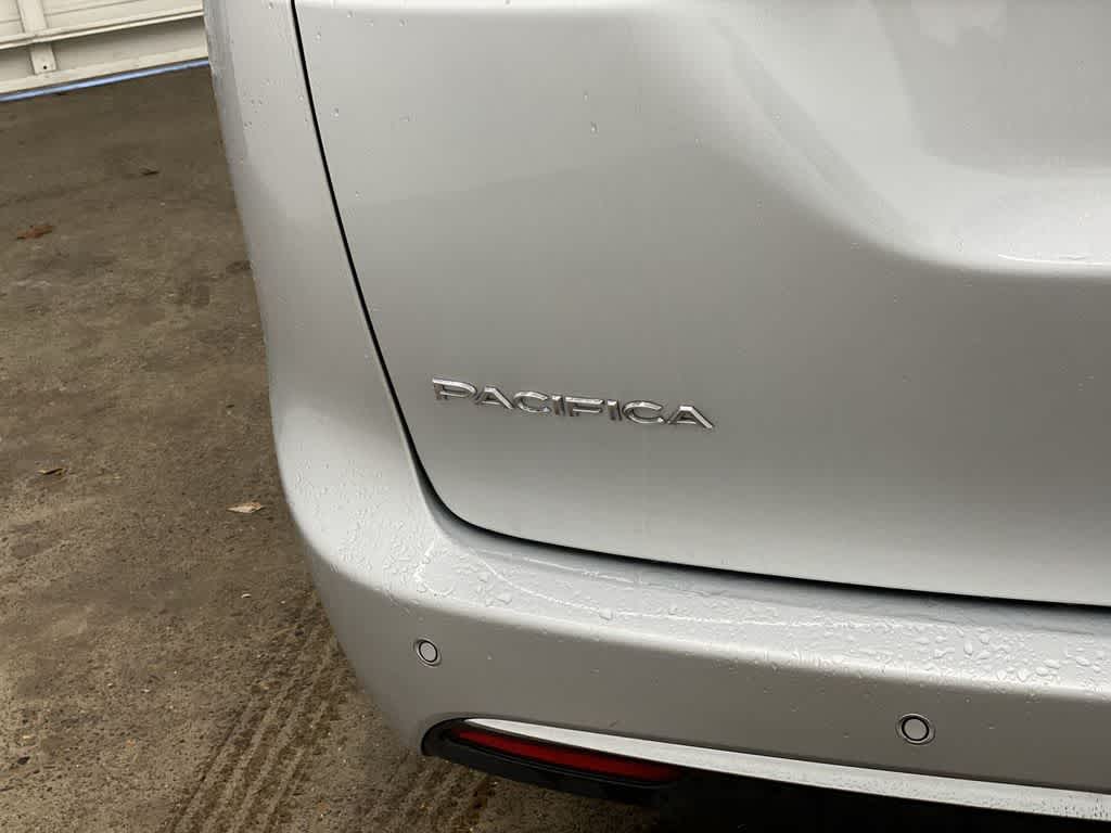 Thumbnail: 2024 Chrysler Pacifica - 10