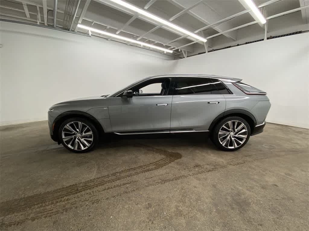 Thumbnail: 2024 Cadillac Lyriq - 3