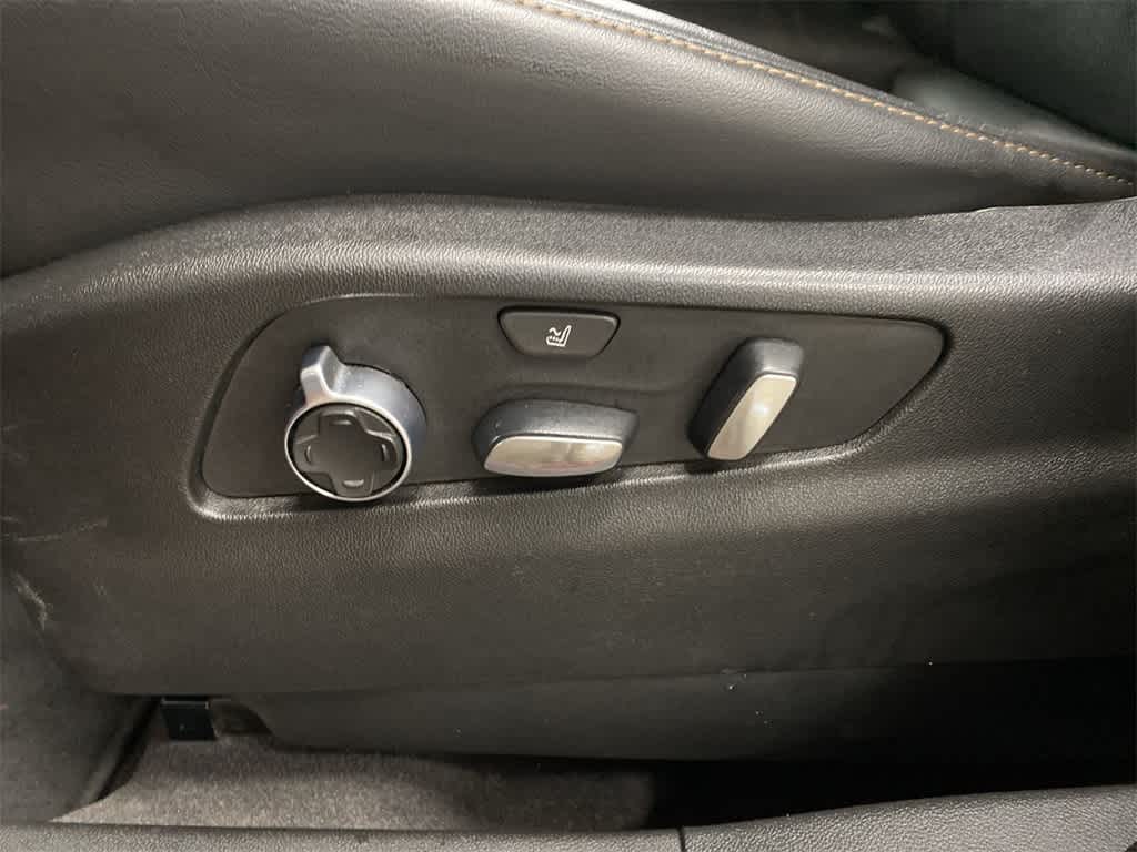 Thumbnail: 2021 Cadillac XT4 - 14