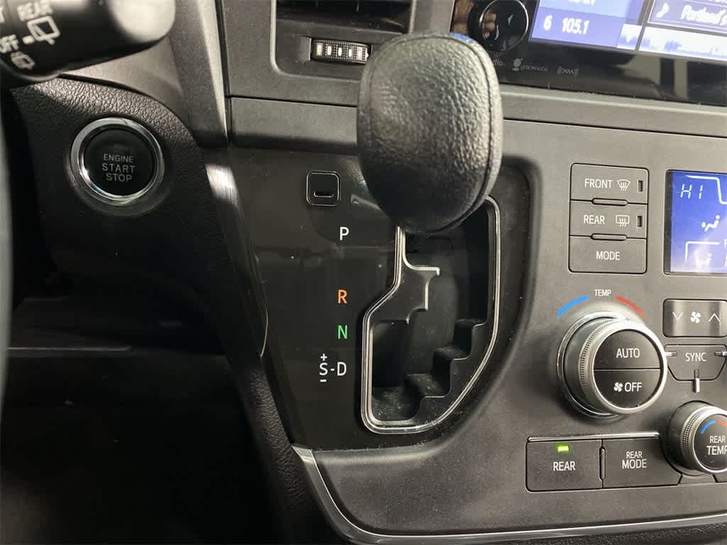 Thumbnail: 2016 Toyota Sienna - 26