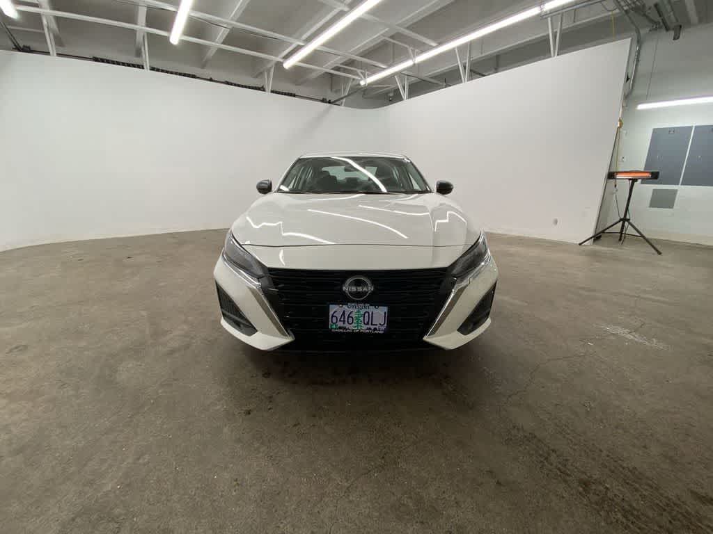 Thumbnail: 2025 Nissan Altima - 9