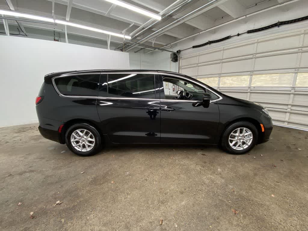 Thumbnail: 2024 Chrysler Pacifica - 7