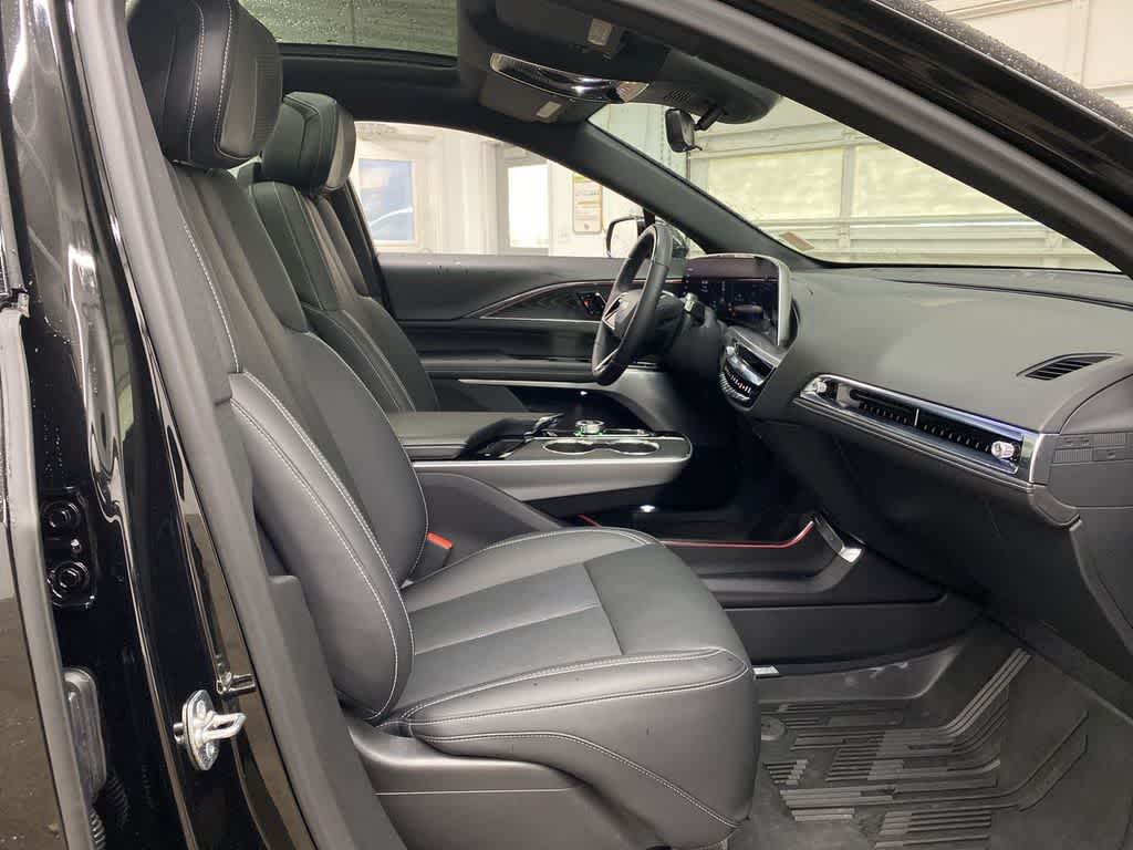 Thumbnail: 2024 Cadillac Lyriq - 19