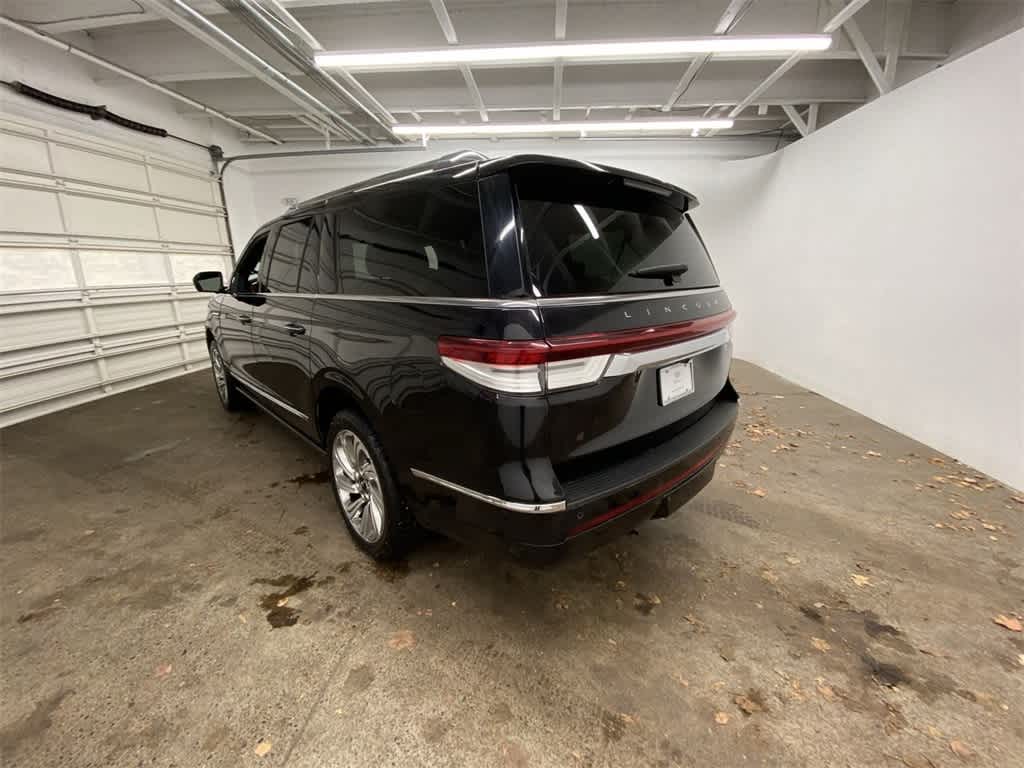 Thumbnail: 2024 Lincoln Navigator L - 4