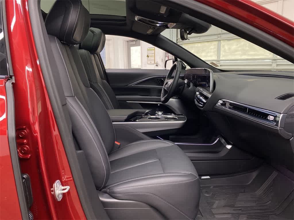 Thumbnail: 2025 Cadillac Lyriq - 20