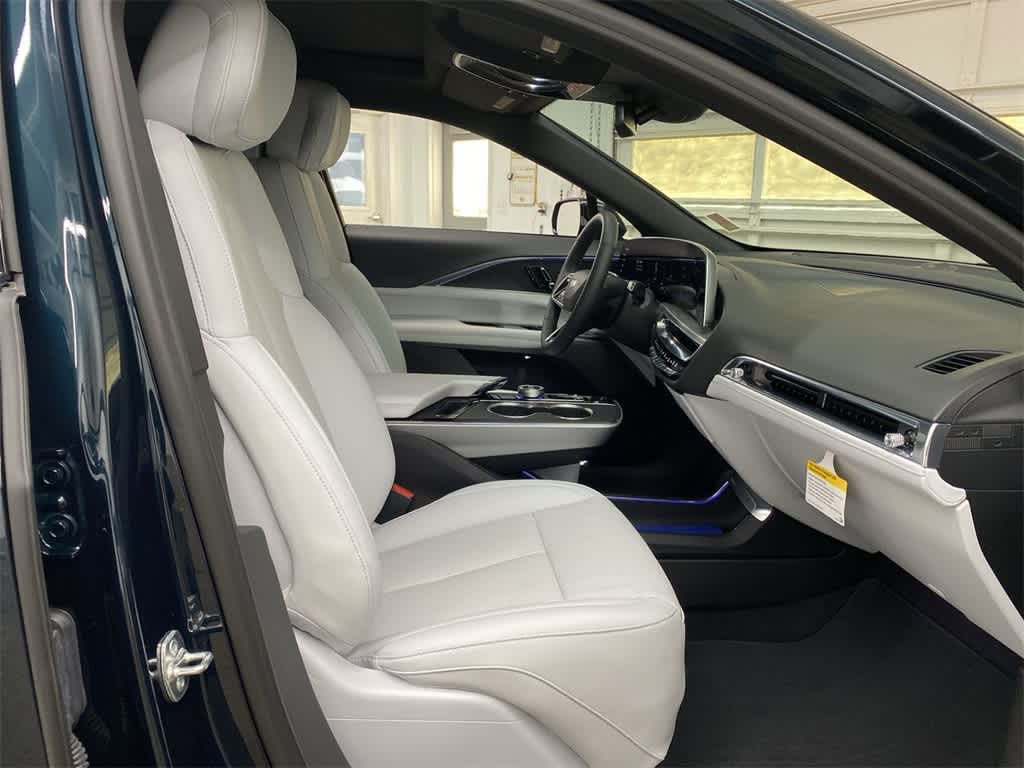 Thumbnail: 2024 Cadillac Lyriq - 20