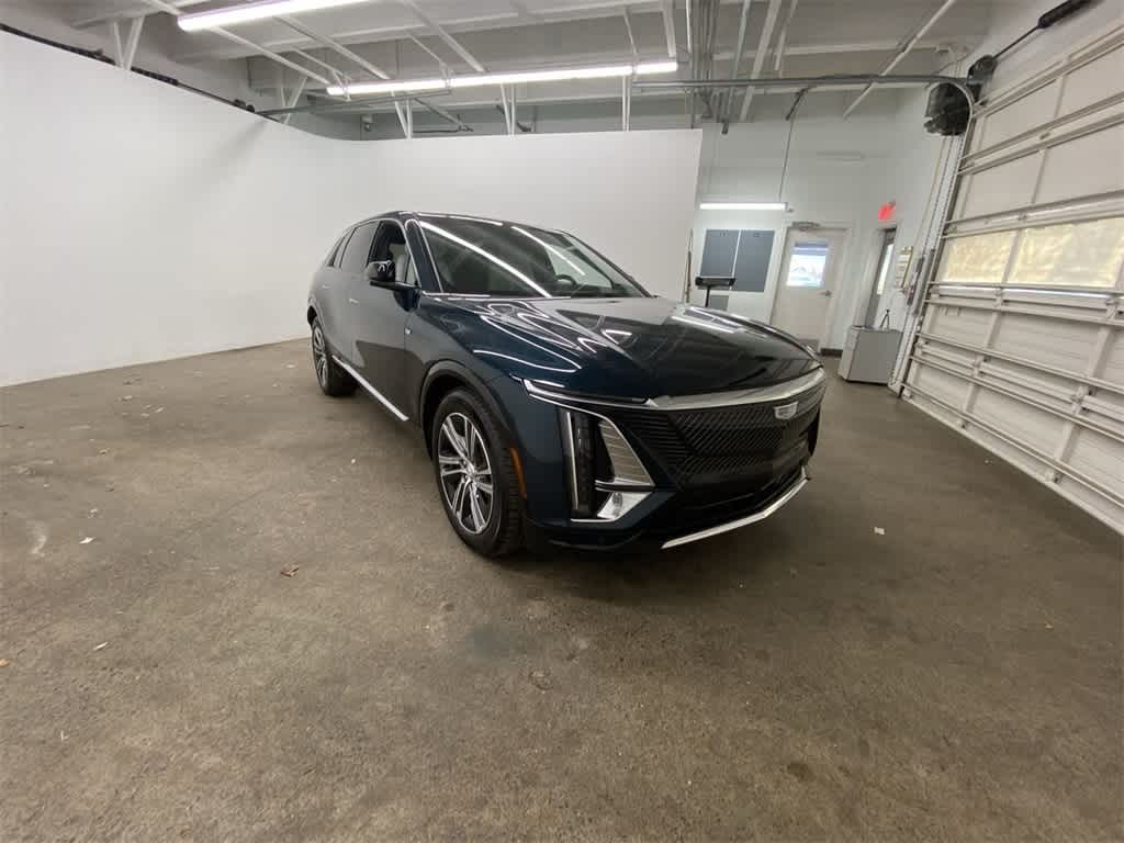 Thumbnail: 2024 Cadillac Lyriq - 8