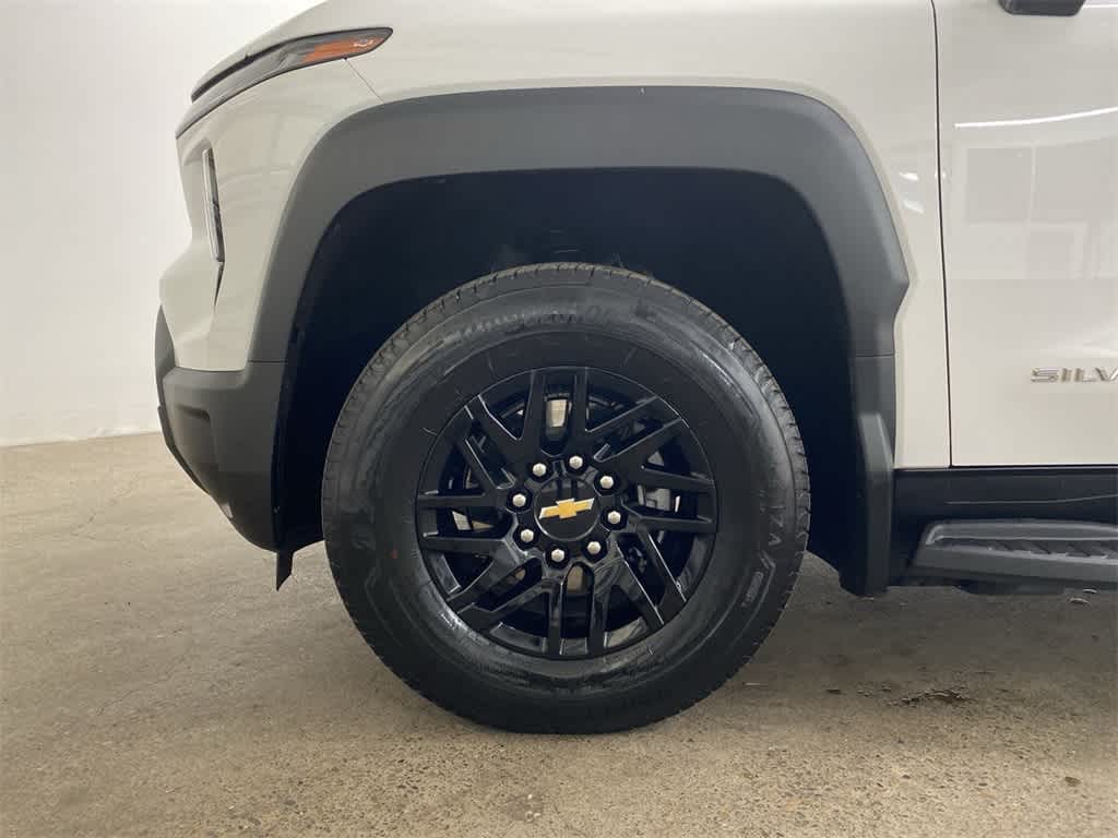 Thumbnail: 2024 Chevrolet Silverado EV - 11