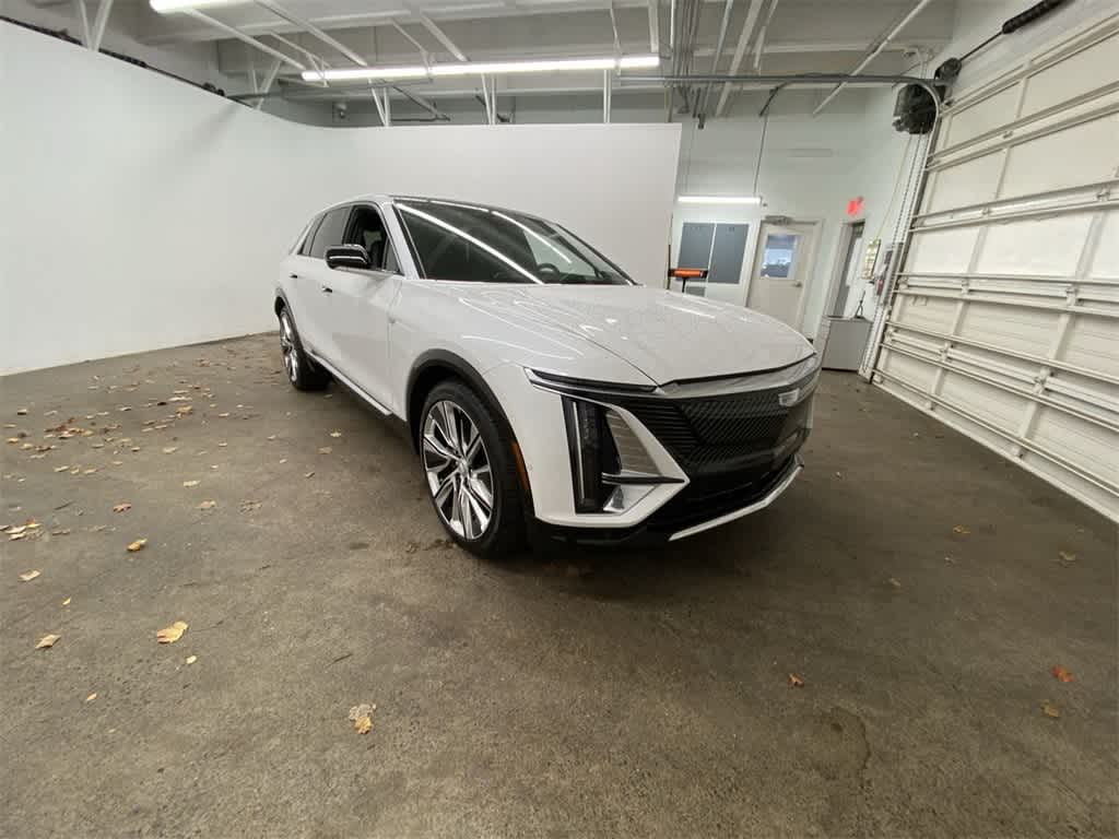 Thumbnail: 2024 Cadillac Lyriq - 8