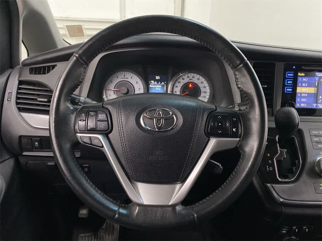 Thumbnail: 2016 Toyota Sienna - 19