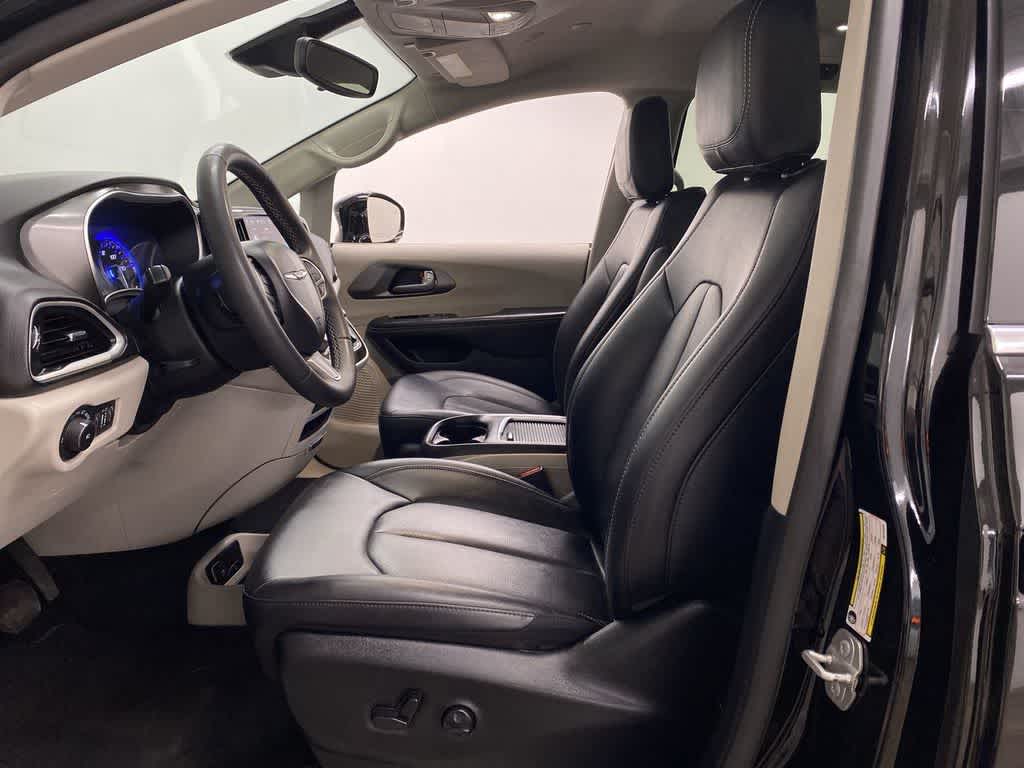 Thumbnail: 2024 Chrysler Pacifica - 14