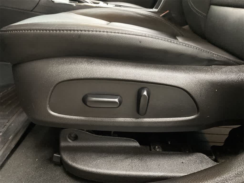 Thumbnail: 2017 Chevrolet Cruze - 15