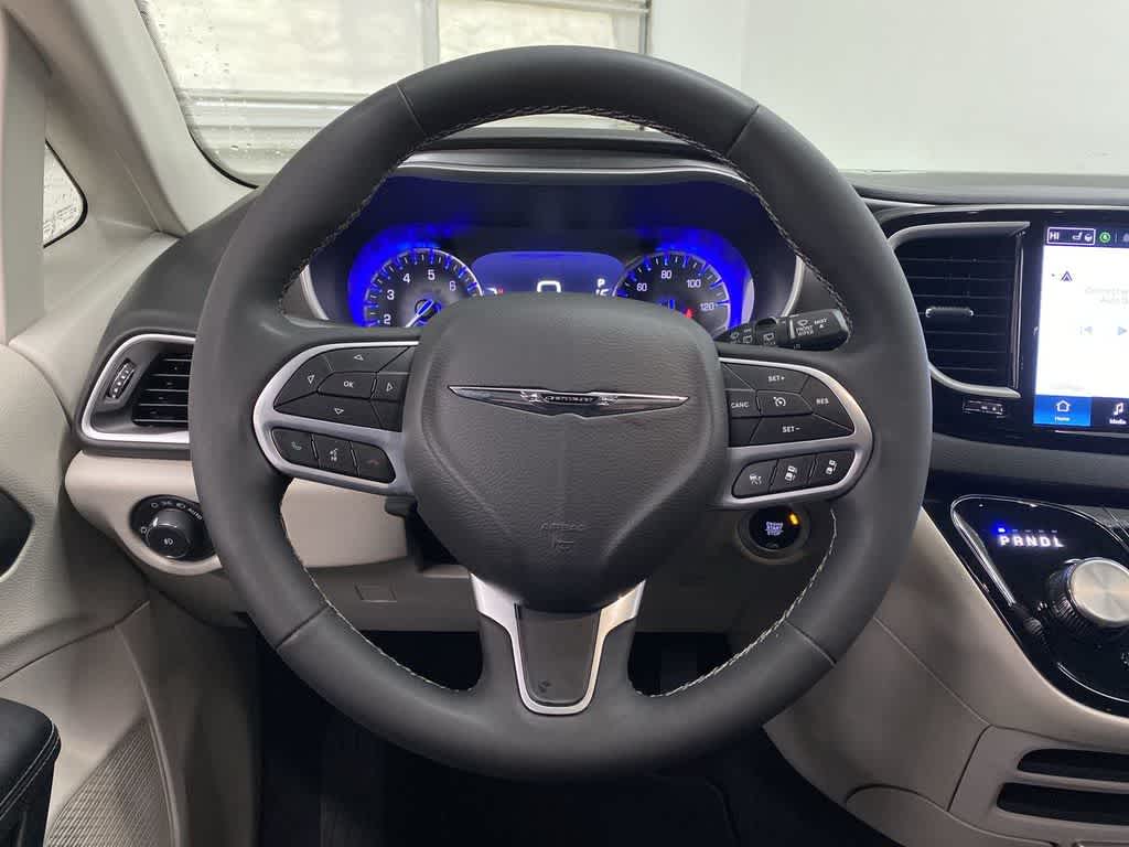 Thumbnail: 2024 Chrysler Pacifica - 19