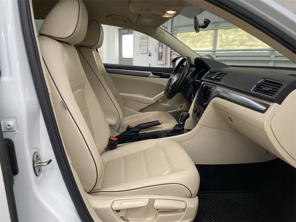 Thumbnail: 2018 Volkswagen Passat - 20