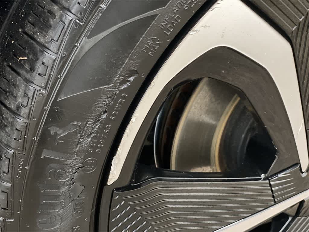 Thumbnail: 2022 Kia EV6 - 32