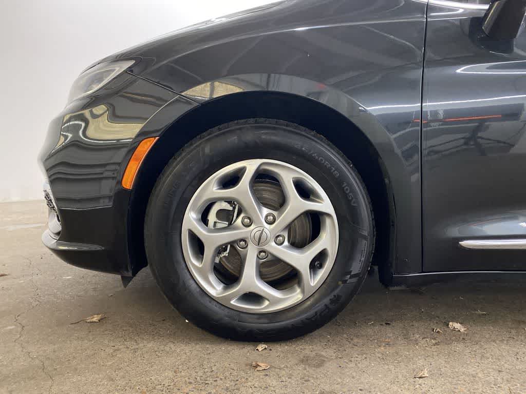 Thumbnail: 2023 Chrysler Pacifica - 12