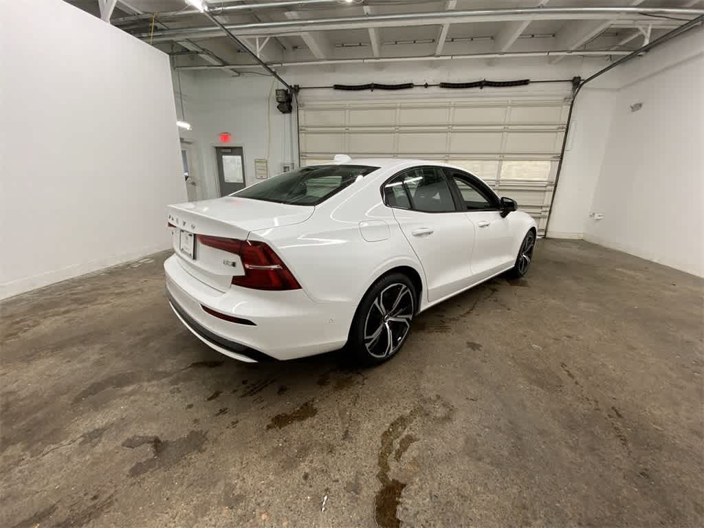 Thumbnail: 2024 Volvo S60 - 6