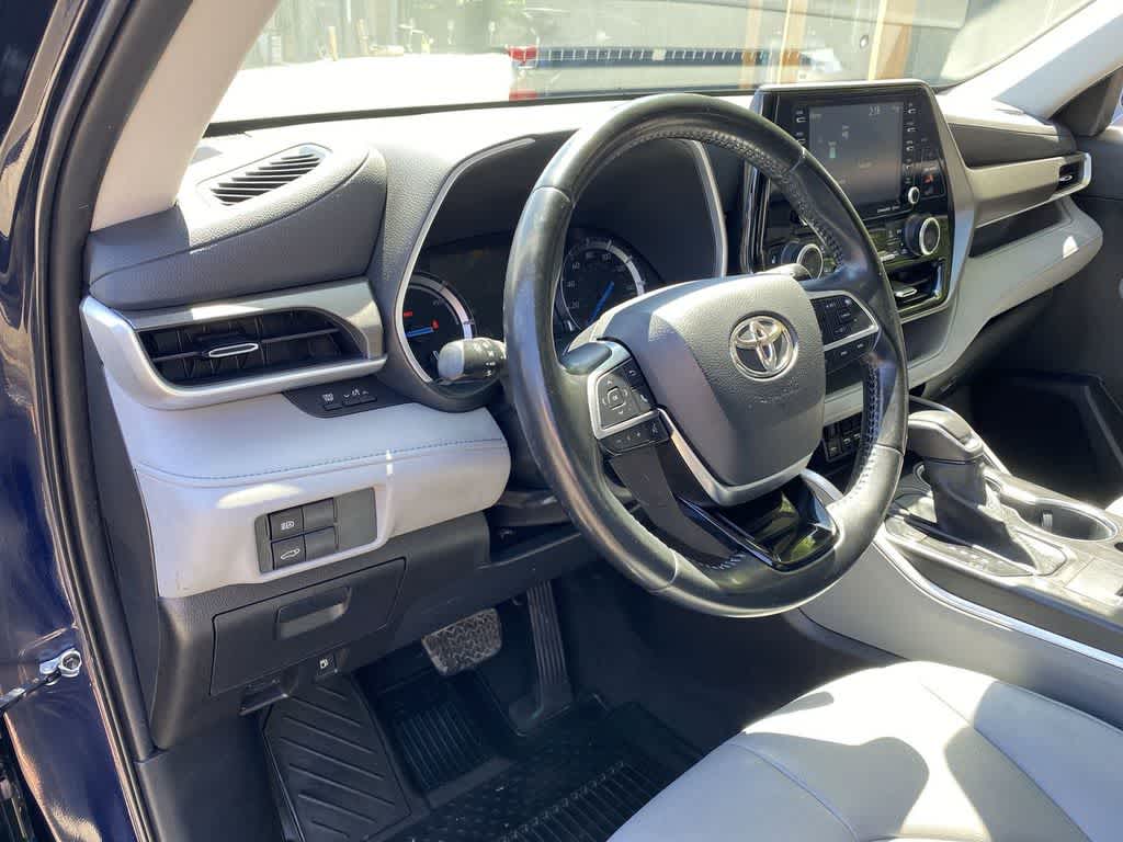 Thumbnail: 2021 Toyota Highlander - 2
