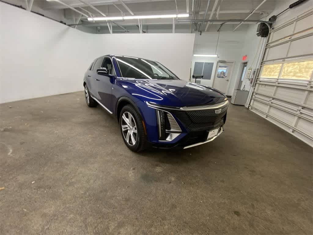 Thumbnail: 2024 Cadillac Lyriq - 8