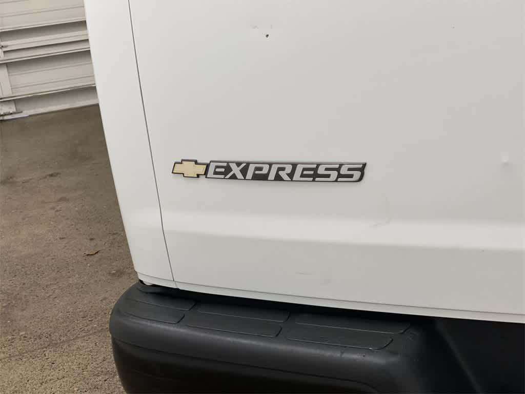 2023 Chevrolet Express 2500 10