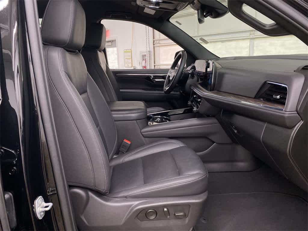 Thumbnail: 2025 Chevrolet Suburban - 19