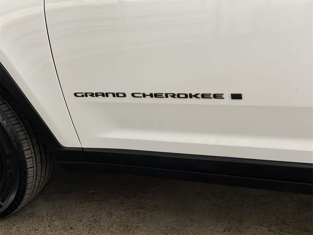Thumbnail: 2024 Jeep Grand Cherokee - 10