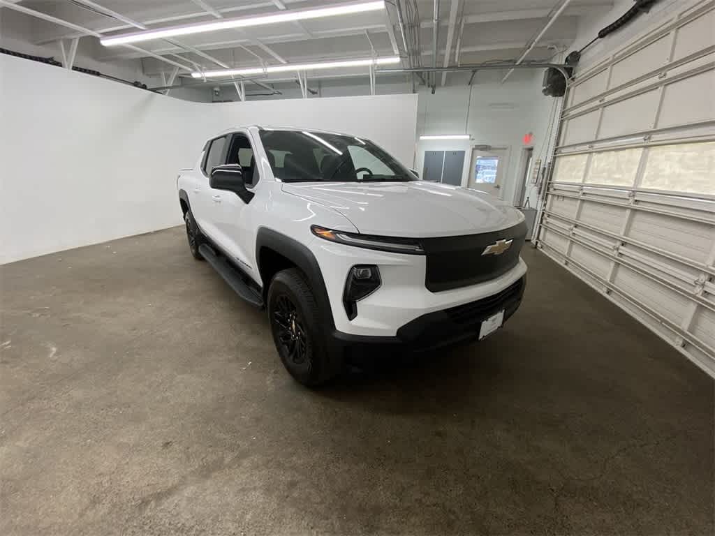 Thumbnail: 2024 Chevrolet Silverado EV - 8