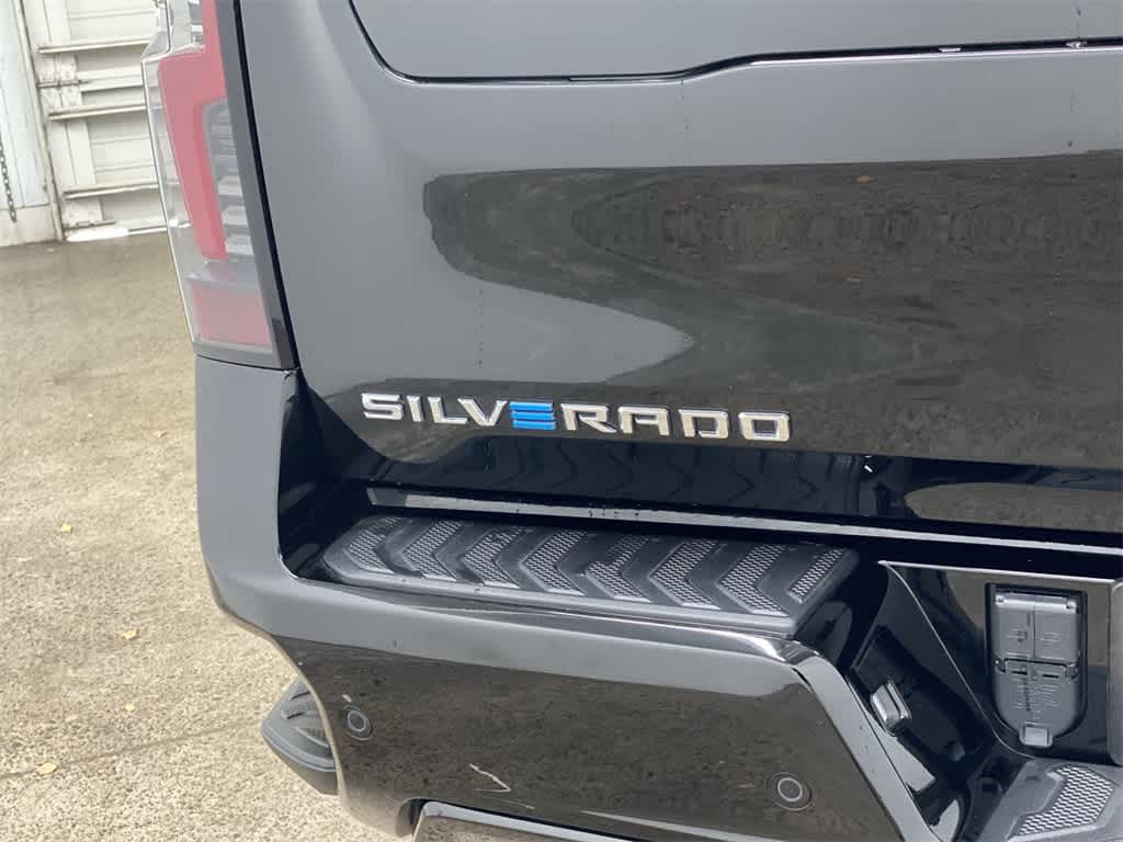Thumbnail: 2024 Chevrolet Silverado EV - 10