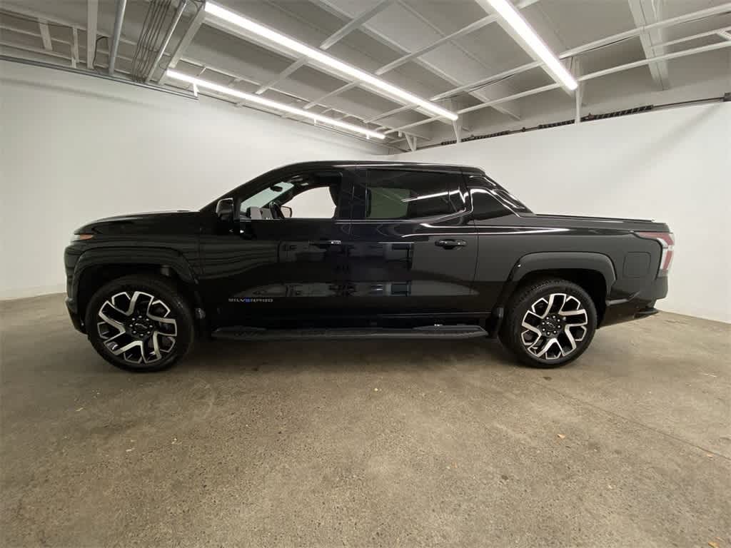 Thumbnail: 2024 Chevrolet Silverado EV - 3